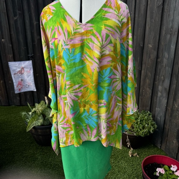 Belle by Kim Gravel Woven Aloha Top in Hawaiian Palms Medium - Picture 10 of 12